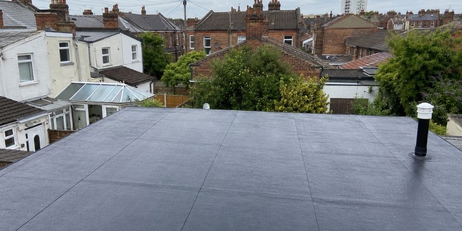 How Roof Coatings Slow Down Future Moss and Algae Growth